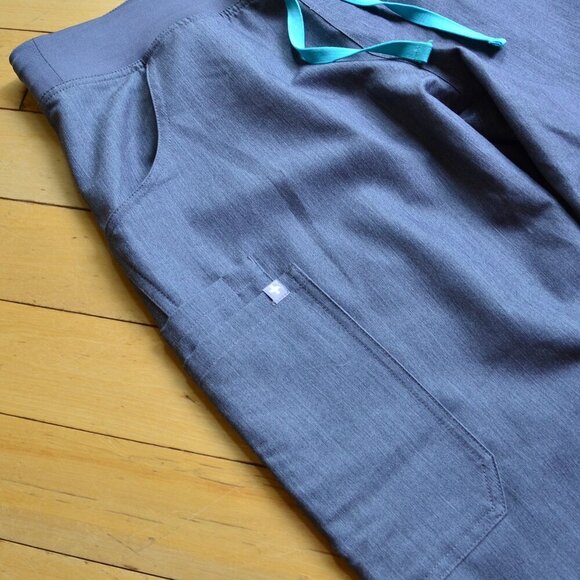 Figs Graphite Gray Kade Cargo Scrub Pants Size M/P - Picture 4 of 11